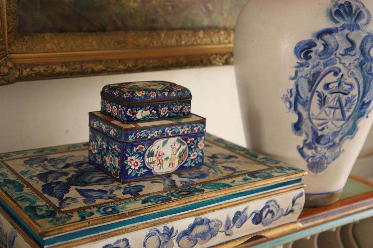 vase and decorative box,