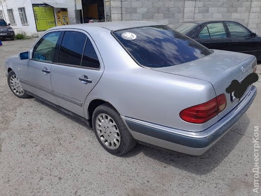 продам авто Mercedes E 320 E-klasse (W210) фото 3