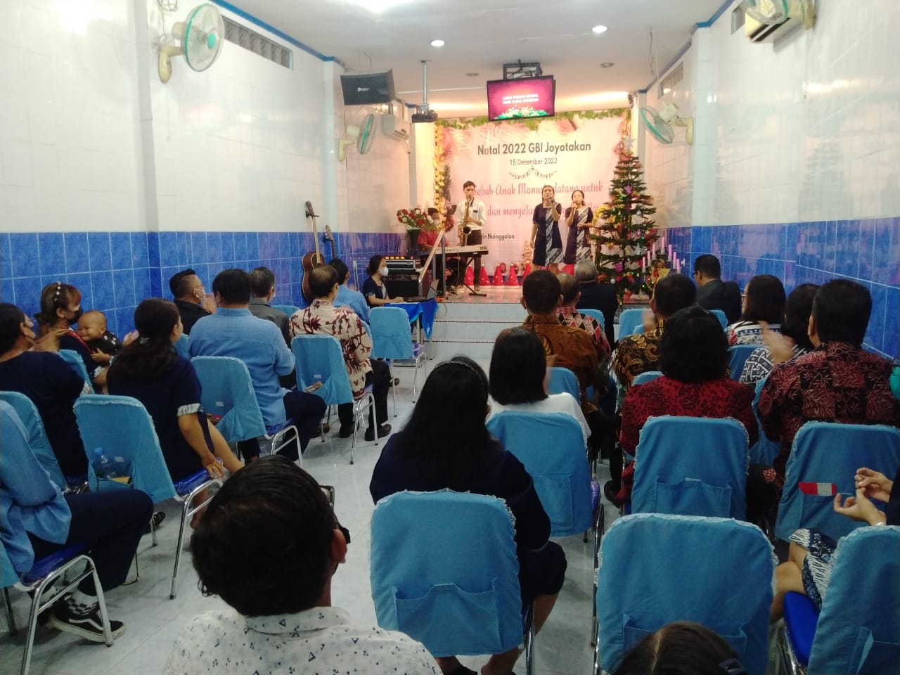 Babinsa & Bhabinkamtibmas Joyotakan Amankan Ibadah Natal di Gereja Bethel Indonesia 