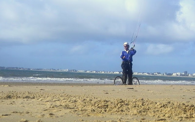 Vers l'estuaire de la Loire (Pornichet/LaBaule, St Brévin...) au fil du temps... - Page 18 Kitesurf_09_11_2015_26w