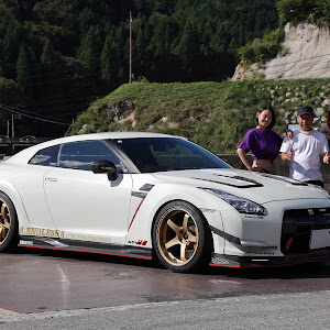 NISSAN GT-R