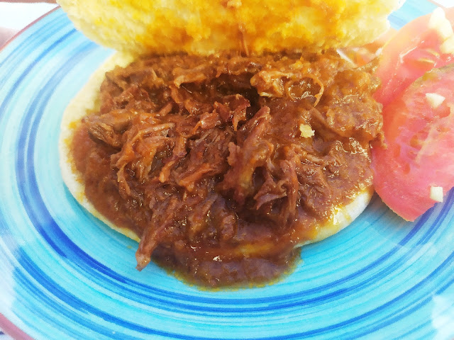 RABO DE TERNERA AL CURRY EN PAN DE PITA