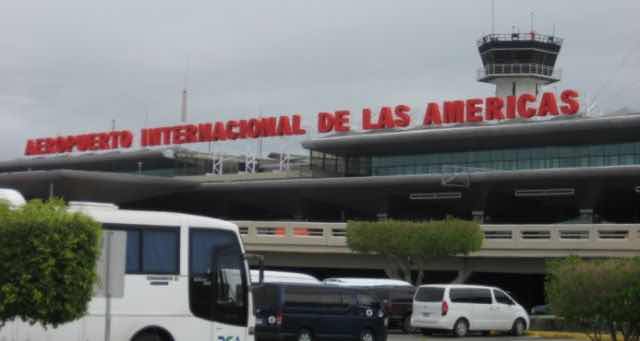 Apresan a una pareja con casi 33 millones de pesos en aeropuerto de Las Américas