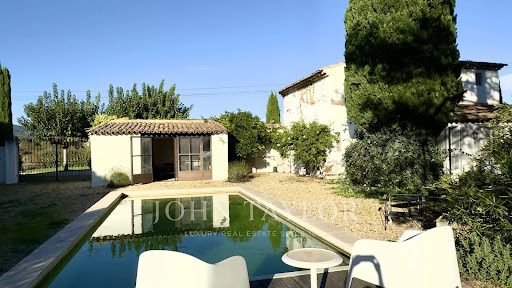 House with pool 1