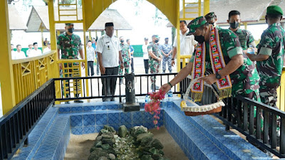 Pangdam IM Ziarah ke Makam Teungku Diujung di Semeulue