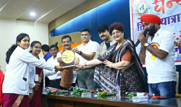 तिरंगा यात्रा सहयोगी संस्थाओ का सम्मान वृंदावन हाल में हुआ सम्पन्न, सामाजिक क्षेत्र में कार्य करने वाली 60 से अधिक संस्थाए हुई सम्मानित तिरंगा यात्रा सहयोगी संस्थाओ का सम्मान वृंदावन हाल में हुआ सम्पन्न, सामाजिक क्षेत्र में कार्य करने वाली 60 से अधिक संस्थाए हुई सम्मानित