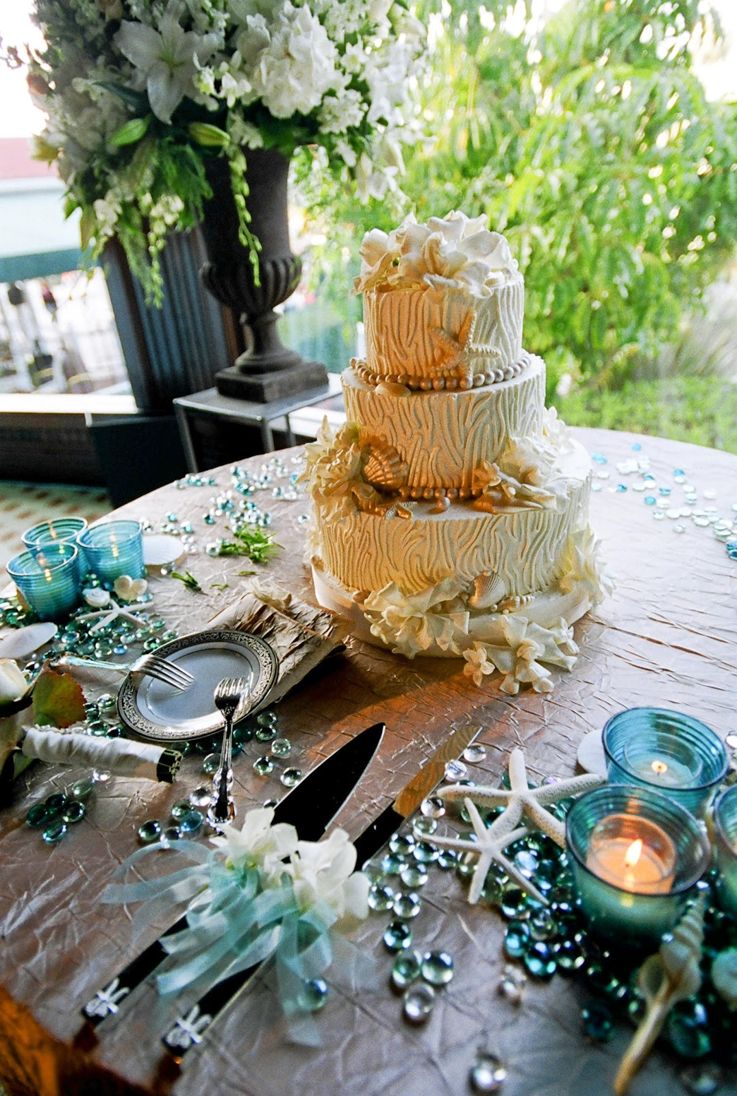 The table setting with menu