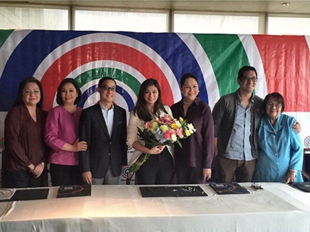 Angel Locsin renews contract with ABS-CBN