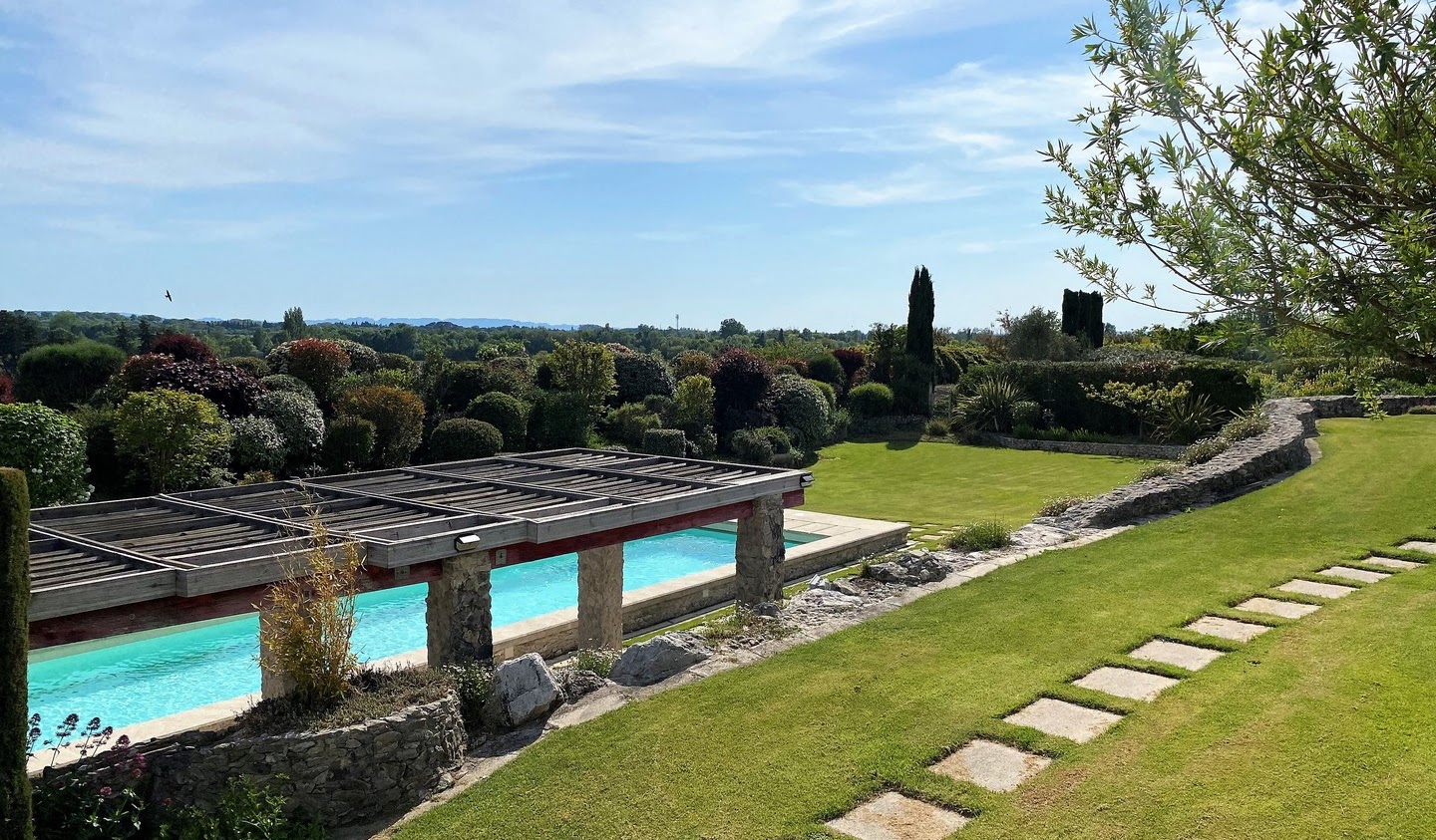 Maison contemporaine avec piscine et jardin L'Isle-sur-la-Sorgue