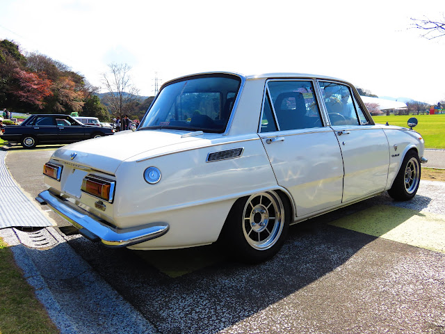 いすゞべレット(isuzu bellet)-斜め後ろ-3