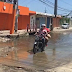 Moradores de sector en SDE piden a las autoridades reparar calle con cúmulo de aguas negras