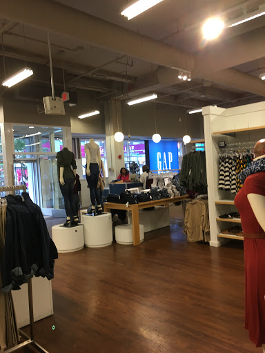 Clothing Store «Gap Factory Store», reviews and photos, 400 Fulton St, Brooklyn, NY 11201, USA