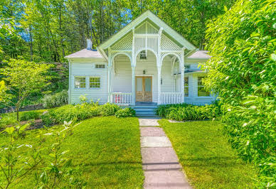 Farmhouse with garden 1