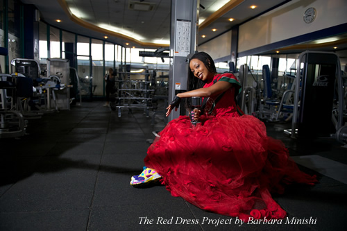 barbara minishi, fotografia, fotografa, kenia, red dress, africa