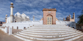 Derawar Mosque which was constructed in 1844 AD, has three domes and two minarets. The entire structure is made up on white marble.