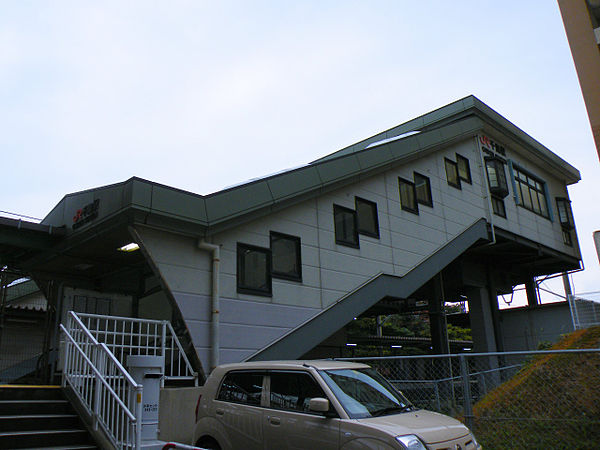 파일:external/upload.wikimedia.org/600px-JRKyushu_Chidori_Station_1.jpg