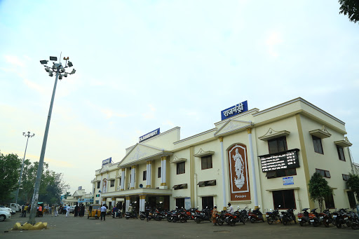 Rajahmundry Railway Station, Railway Station Internal Rd, Navabharat Nagar, Rajahmundry, Andhra Pradesh 533101, India, Inclined_Railway_Station, state AP