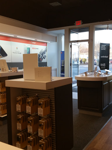 Cell Phone Store «Verizon Lexington», reviews and photos, 1792 Massachusetts Ave, Lexington, MA 02420, USA