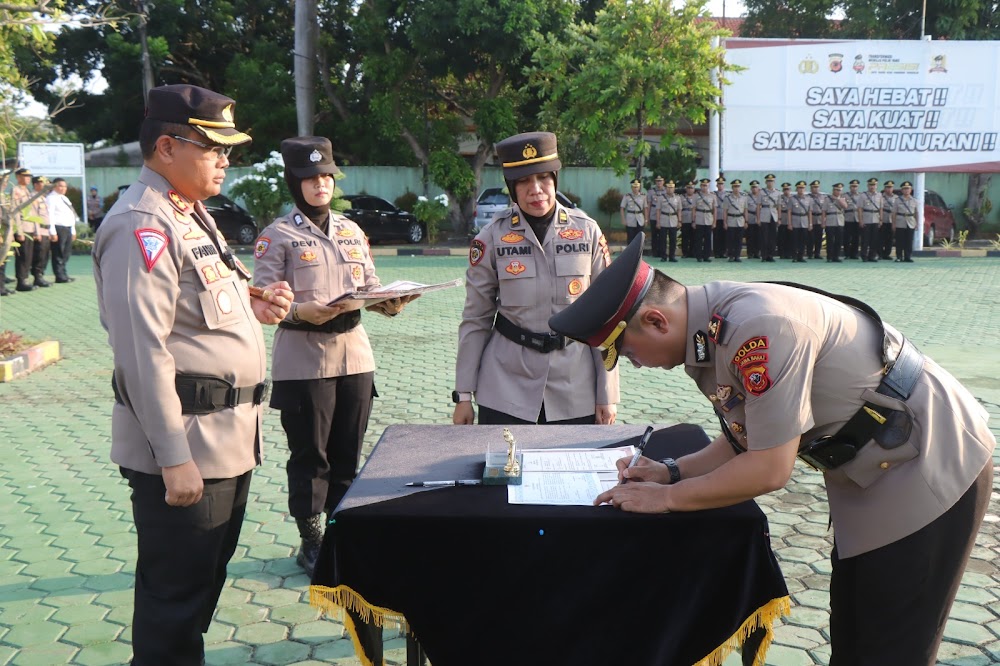 Kapolres Indramayu AKBP Dr. M. Fahri Siregar Pimpin Serah Terima Jabatan 