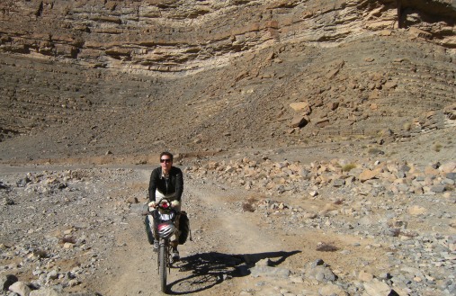 Miri on the Bike: von der Dades- in die Todra-Schlucht, Atlas-Gebirge, Marokko