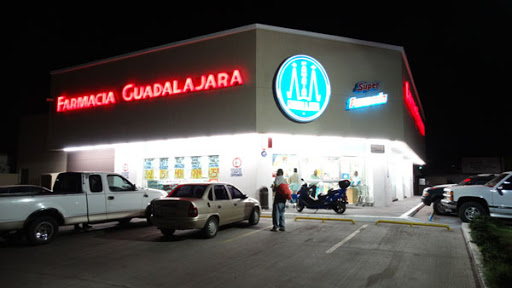 Super Farmacia Guadalajara, Calle Benito Juárez 280, Adolfo Ruiz Cortines, 92880 Tuxpan de Rodríguez Cano, Ver., México, Farmacia | VER