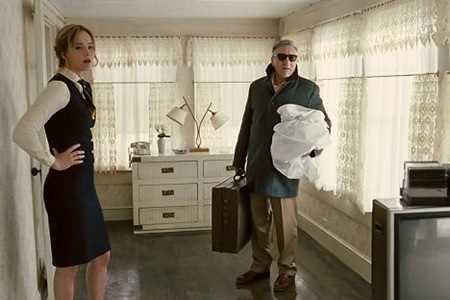 jennifer lawrence & robert de niro in JOY