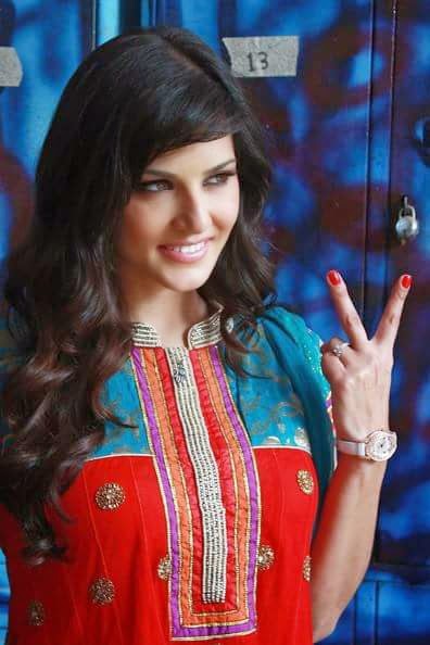 Sunny Leone in Punjabi Suit Images