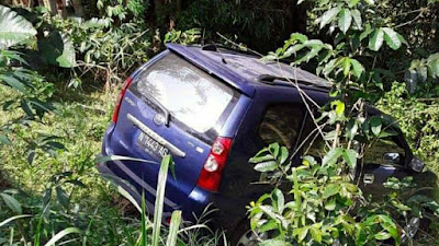 Lupa Pasang Handreem Mobil Minibus Terperosot Ke Jurang