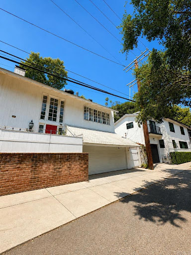 Buy this luxury house in Santa Monica (United States) - White house with garage and brick facade