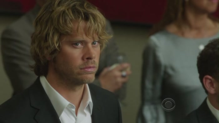 Deeks y sus alias S2E19_0825