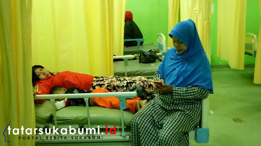 
Beberapa Warga Nagrak Alami Keracunan Makanan Hingga Dilarikan ke RSUD Sekarwangi
