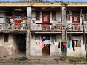 apartments with red doors south of Jiaoqiao New Road (滘桥新路) in Yangjiang