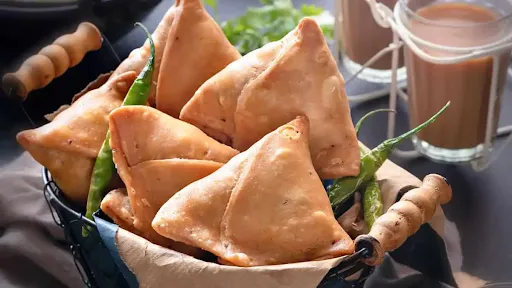 White Sauce Pasta Samosa [1Pieces]