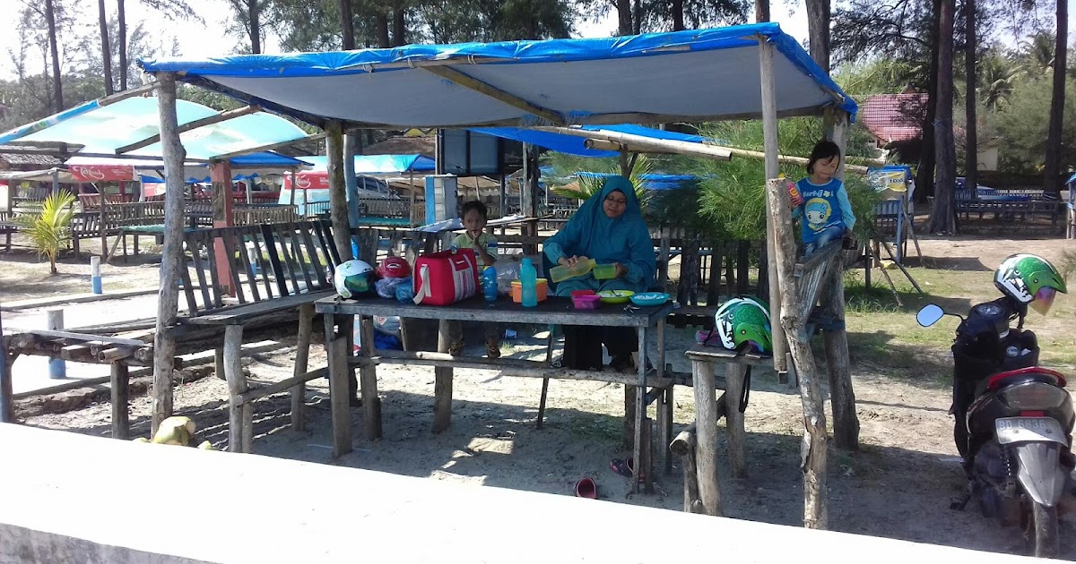 Wisata Edukasi (Bagian 13) Asyiknya Makan Siang di Pantai