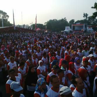 Semarak Alfamart Fun Walk di Stadion Mandala Krida Yogyakarta