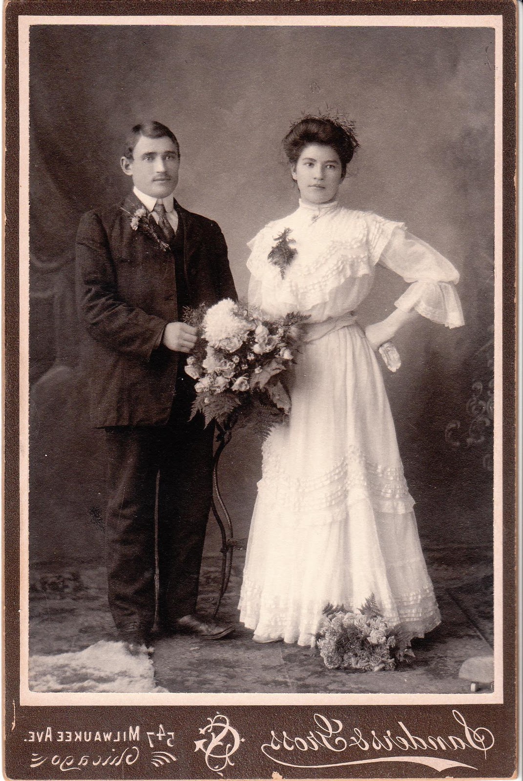 STUDIO wedding couple posing