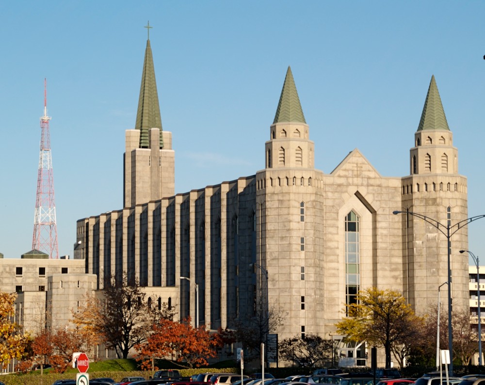 파일:external/upload.wikimedia.org/Pavillon_Louis-Jacques-Casault_-_Universit%C3%A9_-Laval_-_Quebec_City_-_October_2007.jpg