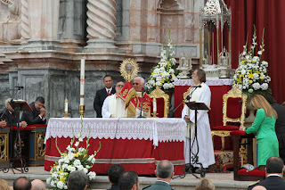 Ofrenda de flores del día 1