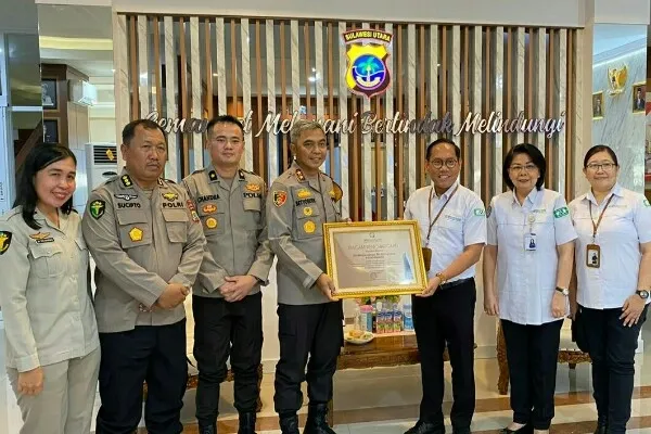 Kapolda saat menerima kunjungan Deputi Direksi Wilayah X BPJS Kesehatan Octovianus Ramba Ssi. Apt bersama Kepala Cabang Utama Manado BPJS Kesehatan Drg. Betsy Roeroe. (Foto istimewa)