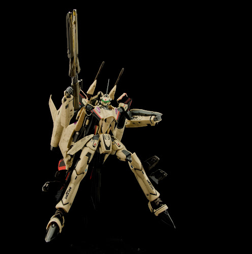 YF-29_Isamu_Battroid_04.jpg