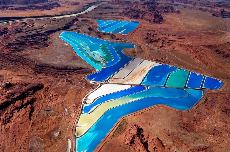 Ao làm muối kali xanh biếc như bãi biển đẹp ở Utah Potash-ponds-utah-1