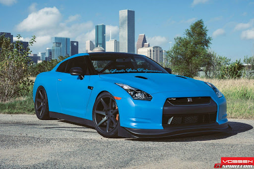 azure-blue-nissan-gt-r-with-20-inch-vossen-wheels-008