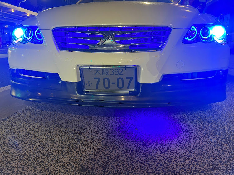 マークXのマークX120系後期・LEDテープ青・ちぎれた・四条通りに関するカスタム事例の投稿画像2枚目