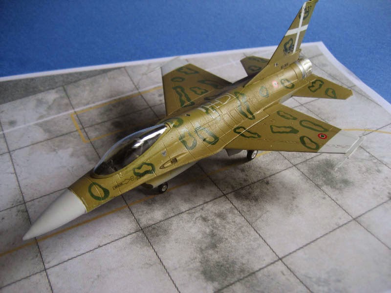 [Italeri] General Dynamics F-16 fighting falcon 20150425%2520F-16