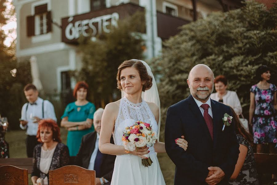 Fotógrafo de casamento Dániel Németh (room8photography). Foto de 3 de março 2019