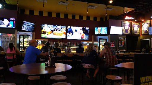 Chicken Wings Restaurant «Buffalo Wild Wings», reviews and photos, 2700 9th Ave SE #100, Watertown, SD 57201, USA