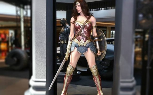 hot toys wonder woman 01