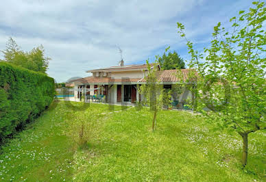 Maison avec piscine et terrasse 18