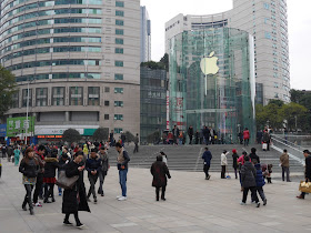 Entrance to Jiefangbei Apple Store in Chongqing on opening day