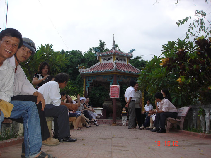 Chi Hội Quảng Ngãi tham quan Chùa Ông, Thu Xà, Phú Thọ, Cửa Lở, Cửa Đại, Núi Bàn cờ ... - Giao lưu hè 2011 DSC00024